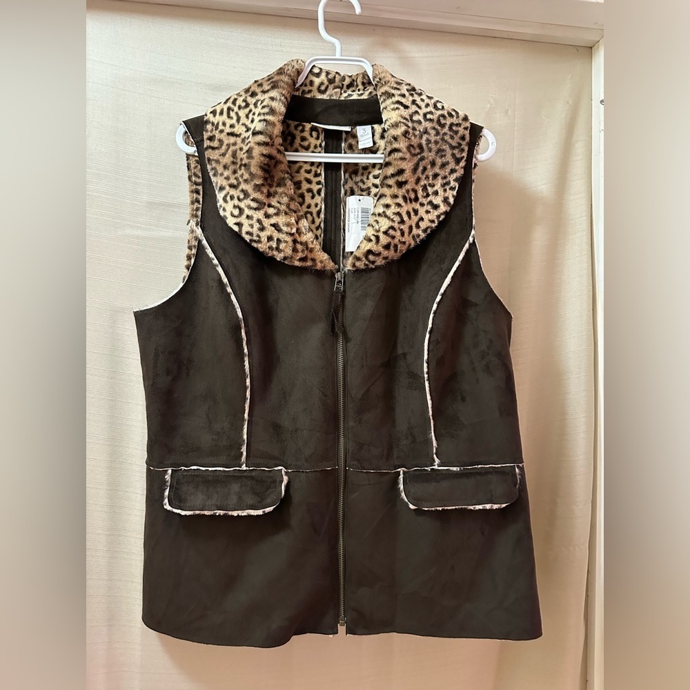 Chico’s Faux Suede Leopard Fur Zip Vest Women’s Size 3 Chic Layering Piece